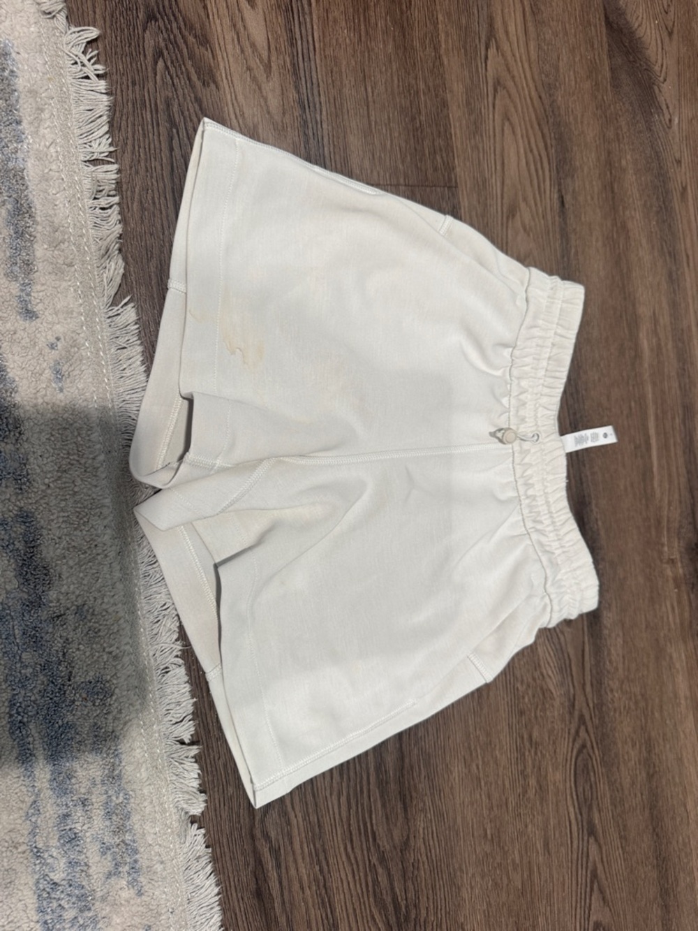 Lululemon SoftStreme Shorts - Beige
Size 2